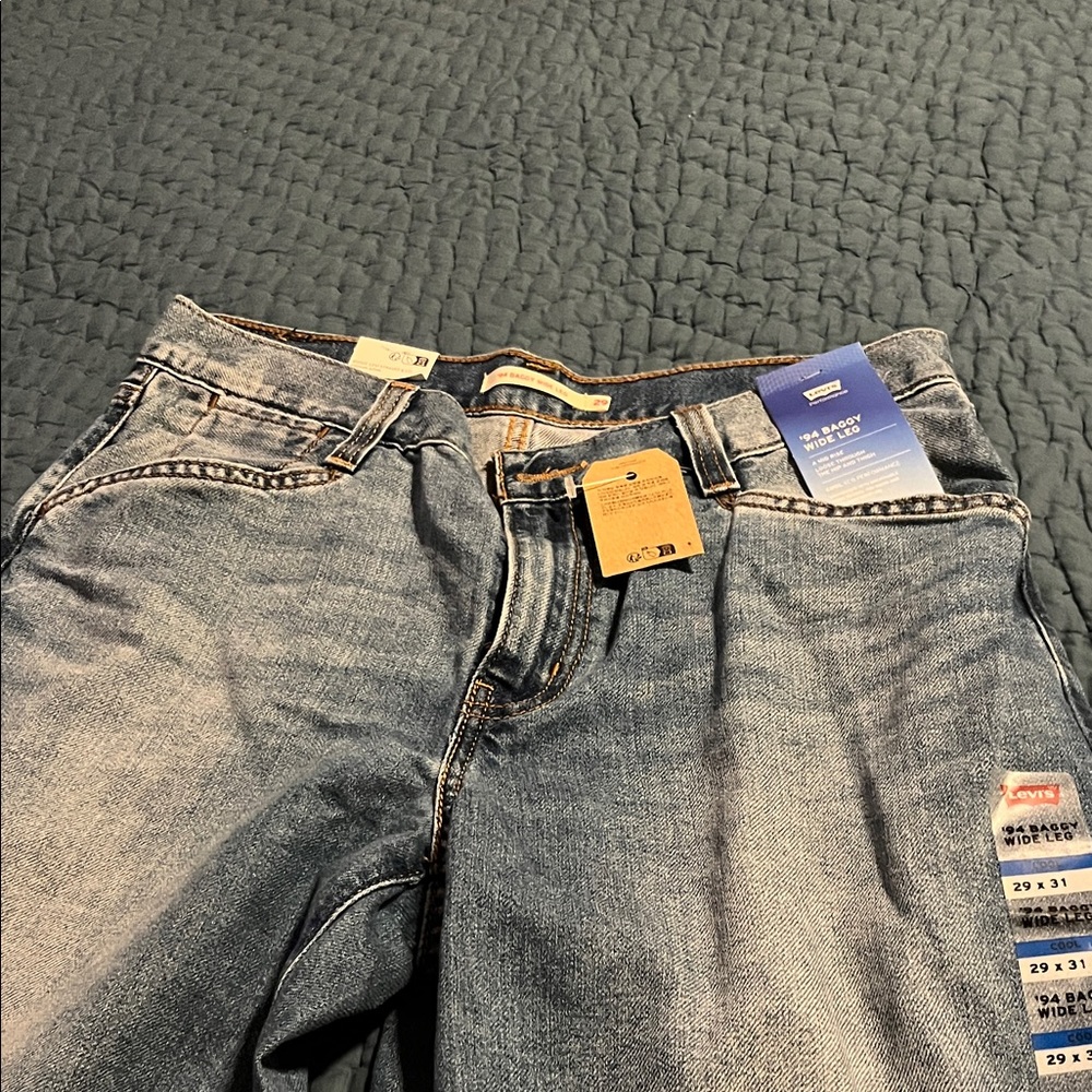 Women’s Blue Jeans, medium wash.
